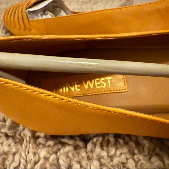 Nine West Huarache Flats - Picture 4 of 5